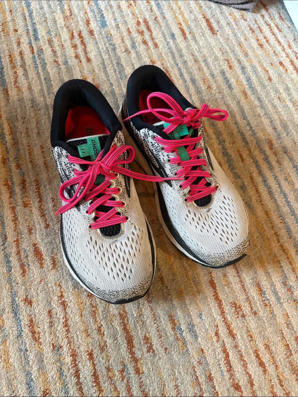 Brooks Women's Running Shoes in White with Pink Laces